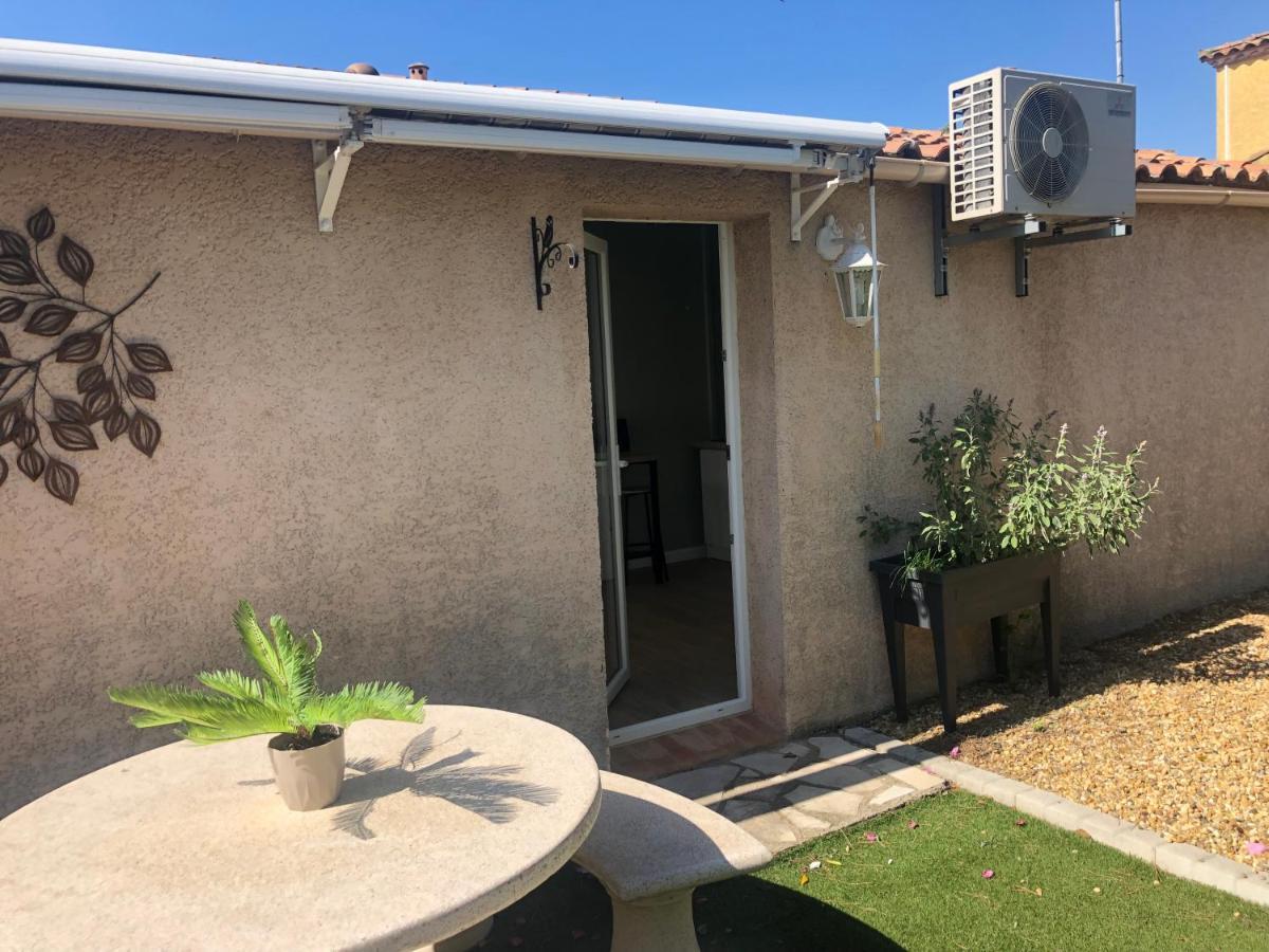 Studio Refait A Neuf Avec Jardin Aigues Mortes Exteriör bild
